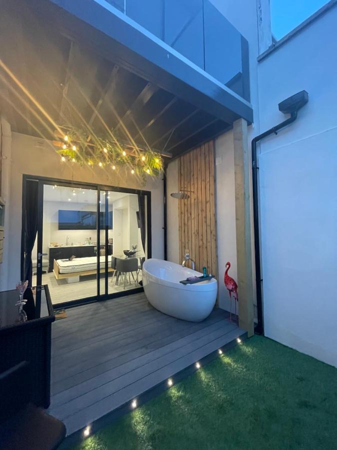 The Jungle Apartment - By Coastline Retreats - Jungle Themed Garden Apartment - Outdoor Bath - Next To Seafront - Childrens Toys - Superfast Wifi - Netflix - Disney Bournemouth Exterior foto
