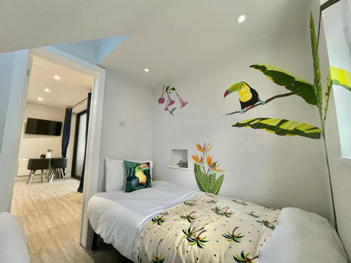 The Jungle Apartment - By Coastline Retreats - Jungle Themed Garden Apartment - Outdoor Bath - Next To Seafront - Childrens Toys - Superfast Wifi - Netflix - Disney Bournemouth Exterior foto