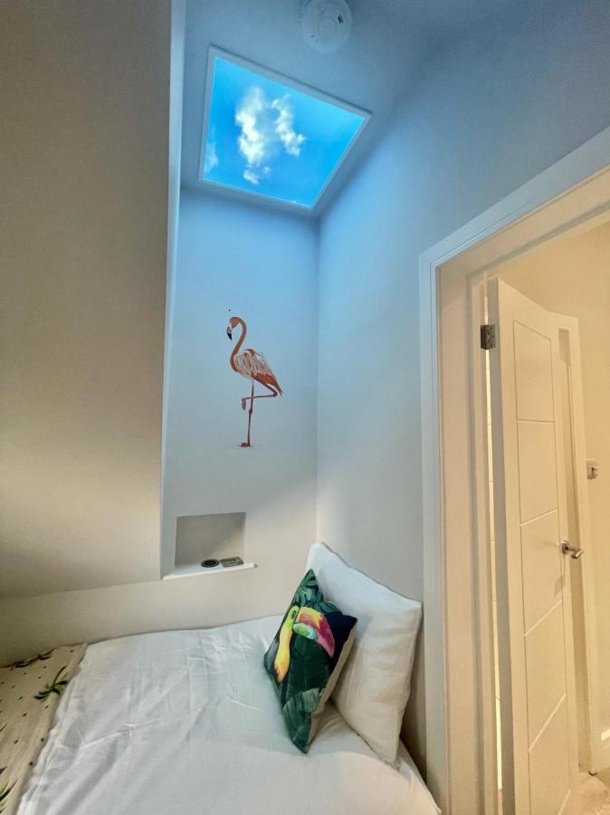 The Jungle Apartment - By Coastline Retreats - Jungle Themed Garden Apartment - Outdoor Bath - Next To Seafront - Childrens Toys - Superfast Wifi - Netflix - Disney Bournemouth Exterior foto