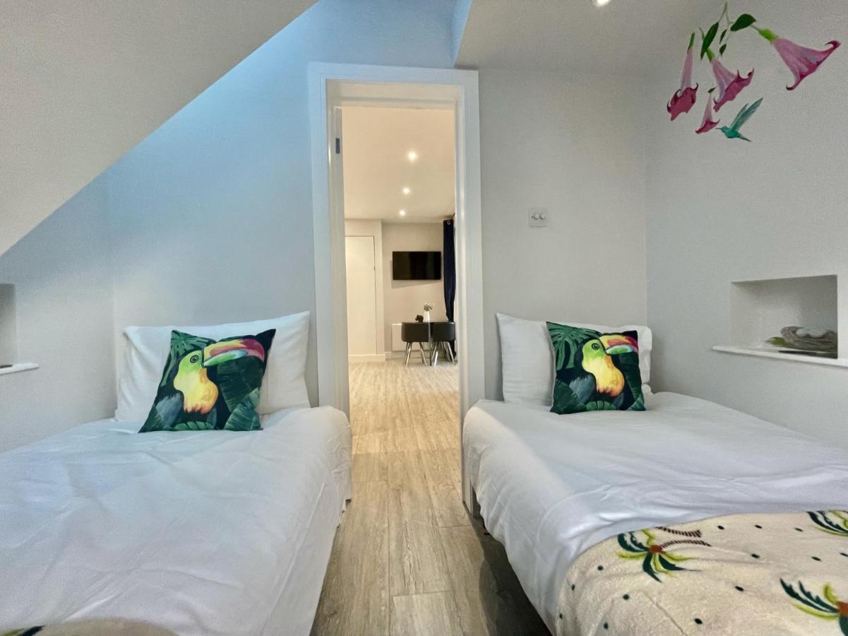 The Jungle Apartment - By Coastline Retreats - Jungle Themed Garden Apartment - Outdoor Bath - Next To Seafront - Childrens Toys - Superfast Wifi - Netflix - Disney Bournemouth Exterior foto