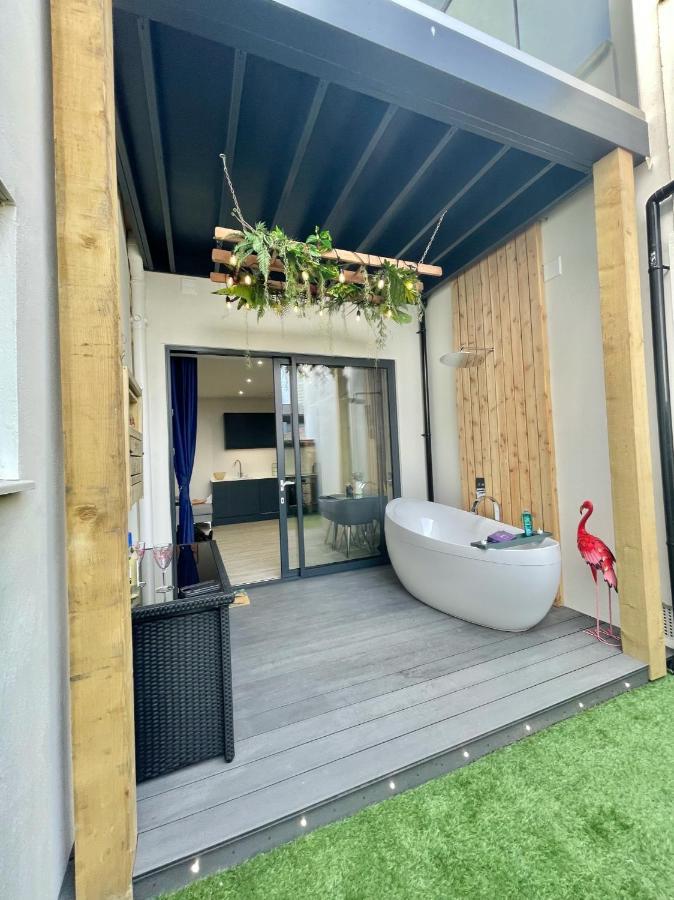 The Jungle Apartment - By Coastline Retreats - Jungle Themed Garden Apartment - Outdoor Bath - Next To Seafront - Childrens Toys - Superfast Wifi - Netflix - Disney Bournemouth Exterior foto