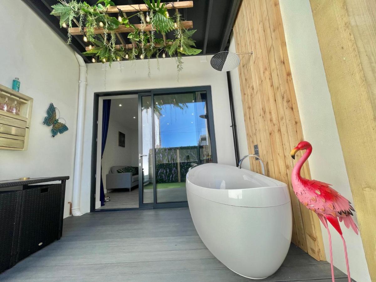 The Jungle Apartment - By Coastline Retreats - Jungle Themed Garden Apartment - Outdoor Bath - Next To Seafront - Childrens Toys - Superfast Wifi - Netflix - Disney Bournemouth Exterior foto