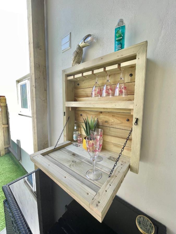The Jungle Apartment - By Coastline Retreats - Jungle Themed Garden Apartment - Outdoor Bath - Next To Seafront - Childrens Toys - Superfast Wifi - Netflix - Disney Bournemouth Exterior foto