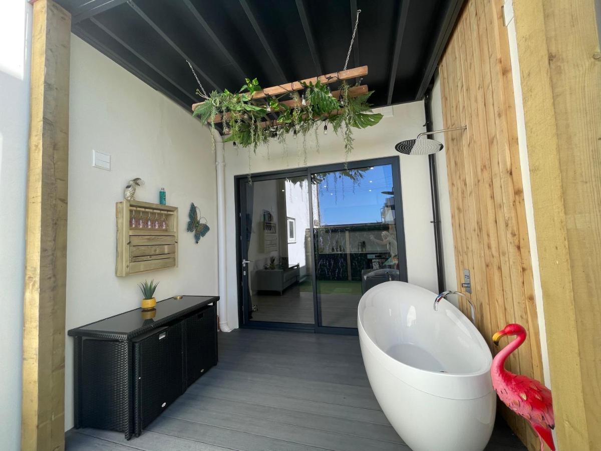 The Jungle Apartment - By Coastline Retreats - Jungle Themed Garden Apartment - Outdoor Bath - Next To Seafront - Childrens Toys - Superfast Wifi - Netflix - Disney Bournemouth Exterior foto